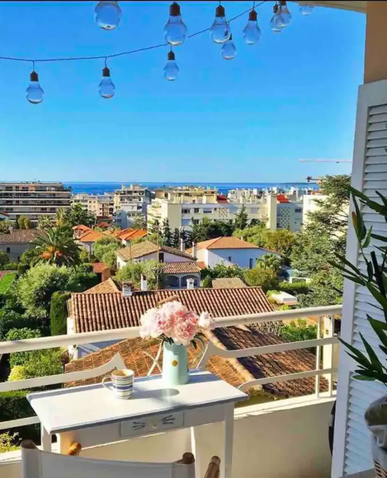 Balkong med havutsikt, 5 min fra strand. Antibes