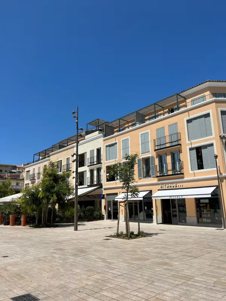 Ny leilighet i gamlebyen Antibes, garasje
