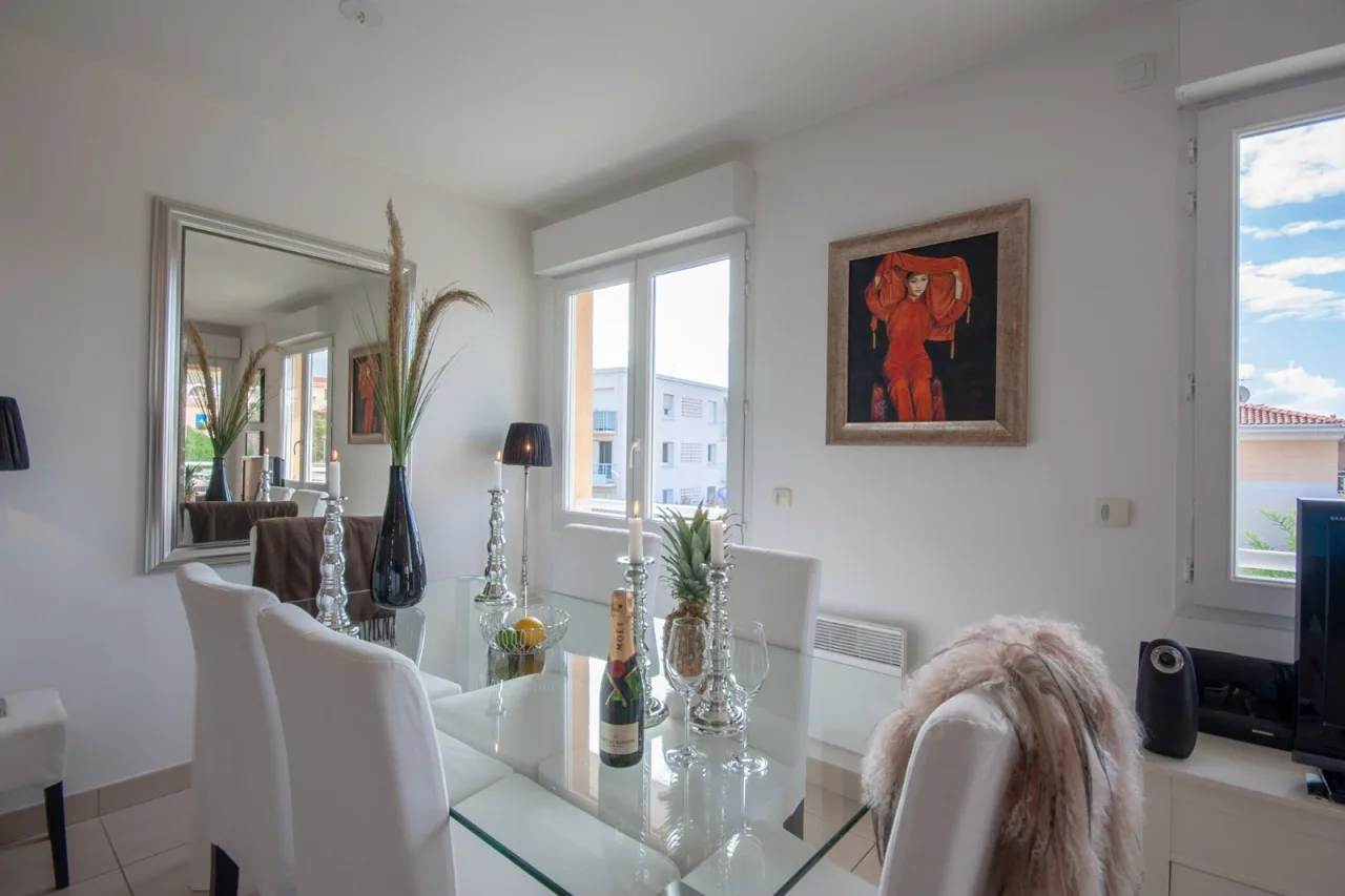 Nydelig toppleilighet i Antibes. Solrikt og stille